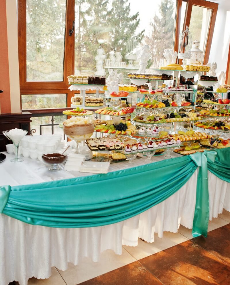 fantastic-wedding-banquet-table-with-awesome-decor-BY9MM7T.jpg